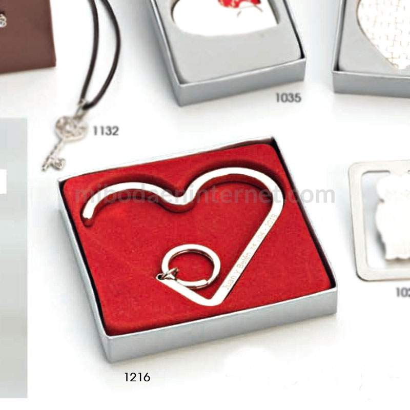 cuelga bolsos con forma de corazón y con llavero en caja de regalo